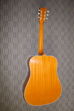 Load image into Gallery viewer, Gibson Hummingbird (2022) Excellent!