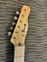 Load image into Gallery viewer, Hahn 228 electric guitar Number 140812