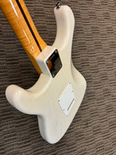 Load image into Gallery viewer, Fender Deluxe Strat - Custom Shop 2010 Antique white
