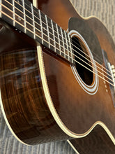 Load image into Gallery viewer, Martin 000-28 Ambertone 2022
