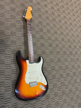 Load image into Gallery viewer, Fender 60's Strat c. 2004 SN.mz4190670 (MIM)