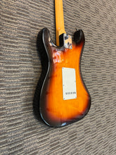 Load image into Gallery viewer, Fender 60's Strat c. 2004 SN.mz4190670 (MIM)