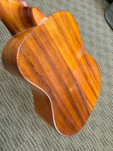 Load image into Gallery viewer, Kamaka Soprano Ukulele vintage