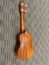 Load image into Gallery viewer, Kamaka Soprano Ukulele vintage