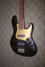 Load image into Gallery viewer, Fender American Deluxe Jazz Bass - 2006 Montego Black