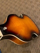 Load image into Gallery viewer, Hoffner HI-Series B Bass (Beatle Bass)