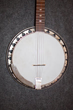 Load image into Gallery viewer, Deering "Intermediate" model 5-String Banjo (1986) - Jakes Main Street Music