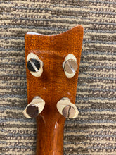 Load image into Gallery viewer, Kamaka Concert Ukelele