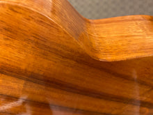 Load image into Gallery viewer, Kamaka Concert Ukelele