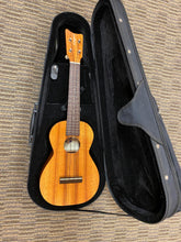 Load image into Gallery viewer, Kamaka Concert Ukelele