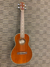 Load image into Gallery viewer, Mainland Tenor Gloss Ukulele "used"