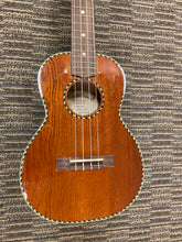 Load image into Gallery viewer, Mainland Tenor Gloss Ukulele "used"