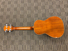 Load image into Gallery viewer, Mainland Tenor Gloss Ukulele "used"
