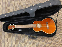 Load image into Gallery viewer, Mainland Tenor Gloss Ukulele "used"