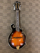 Load image into Gallery viewer, Washburn M120K F style mandolin "Used"