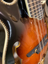 Load image into Gallery viewer, Washburn M120K F style mandolin "Used"