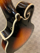 Load image into Gallery viewer, Washburn M120K F style mandolin "Used"