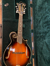 Load image into Gallery viewer, Washburn M120K F style mandolin "Used"