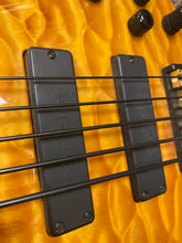 Load image into Gallery viewer, Roscoe Century Signature 5 string.