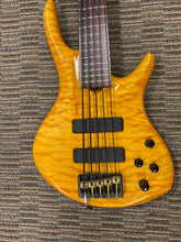 Load image into Gallery viewer, Roscoe Century Signature 5 string.