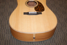 Load image into Gallery viewer, Larrivee D-03 Mahogany Recording Series
