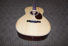 Load image into Gallery viewer, Santa Cruz 000 Model - Adirondack Top
