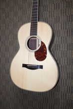 Load image into Gallery viewer, Santa Cruz 000 Model - Adirondack Top
