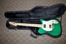 Load image into Gallery viewer, Hahn Electric Guitar Model 228 (c. 2023) Green Sparkle!
