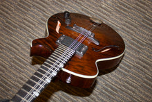 Load image into Gallery viewer, Eastman ER-M El Rey Electric Mandolin 2023 - Nice!
