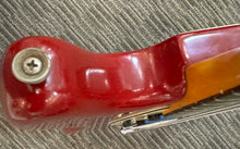Load image into Gallery viewer, Fender Mustang 1967 Dakota Red w chip case
