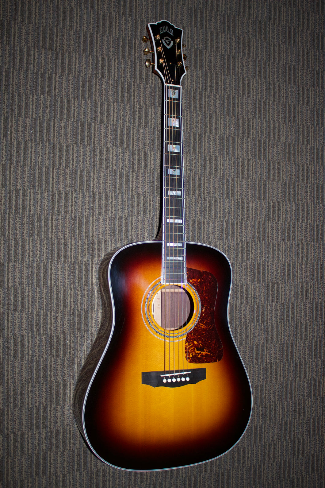 Guild D-55E Sunburst - New!