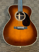 Load image into Gallery viewer, Martin 000-28 Ambertone 2022
