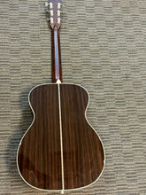 Load image into Gallery viewer, Martin 000-28 Ambertone 2022

