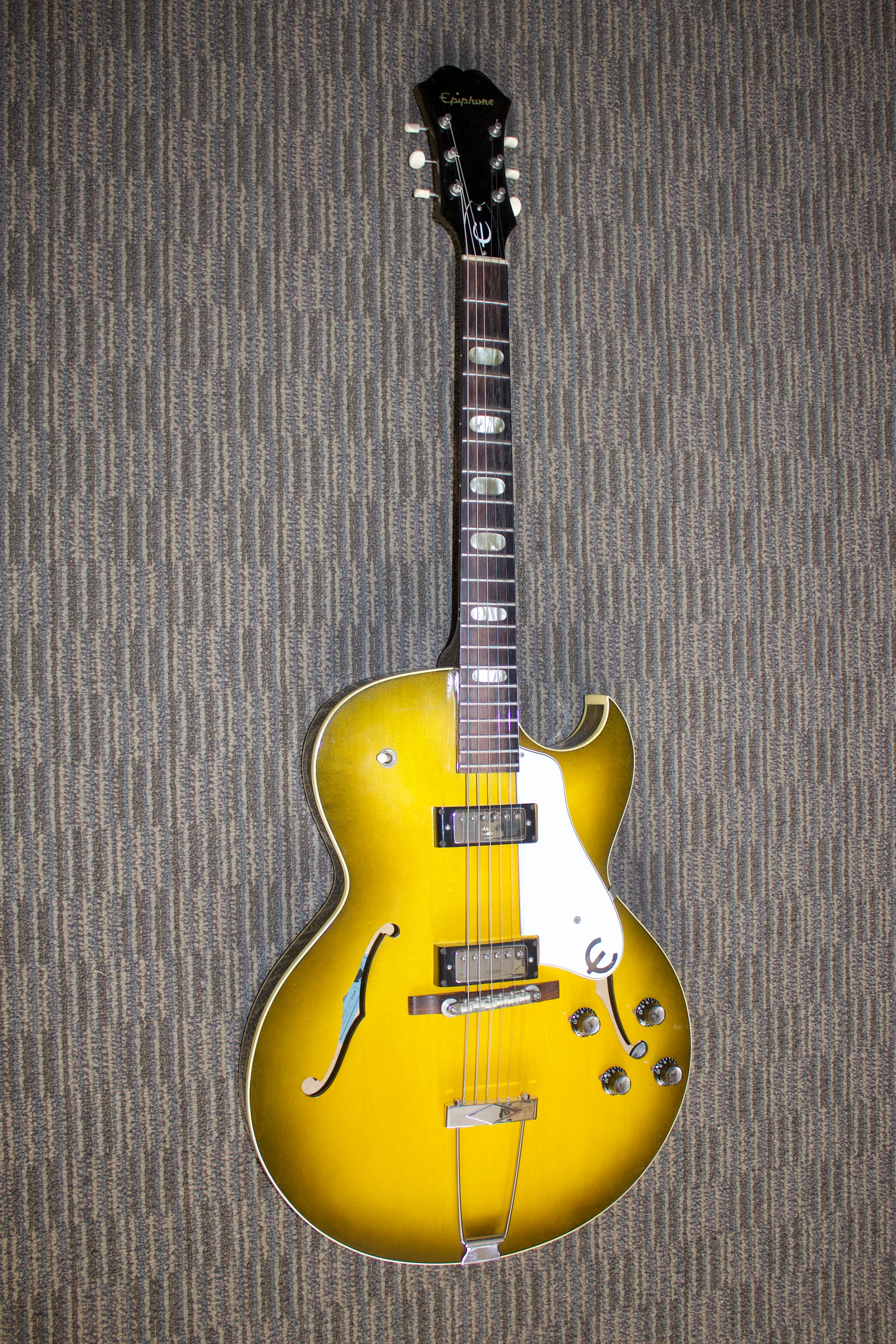 Epiphone Sorrento E542TD (1966) - Royal mOlive Sunburst – Jakes