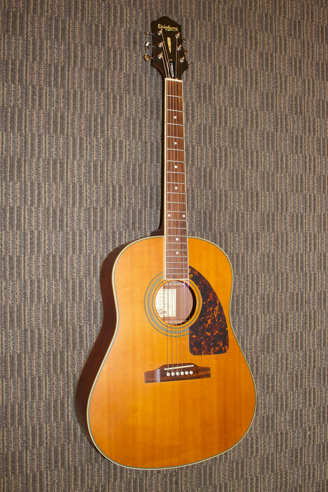 Epiphone AJ-500M Masterbuilt Slope-shoulder guitar c. 2011