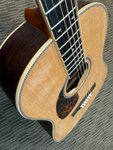Load image into Gallery viewer, Larrivee SD-40 Rosewood Guitar Lefty
