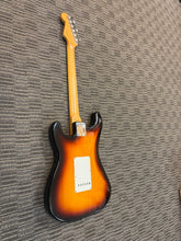 Load image into Gallery viewer, Fender 60's Strat c. 2004 SN.mz4190670 (MIM)
