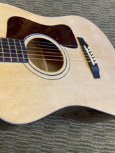 Load image into Gallery viewer, Guild USA D-40 &quot;Traditional&quot; Guitar - Shop Demo - Nice!
