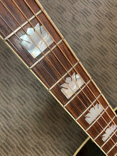Load image into Gallery viewer, Gibson SJ-200 (2018) Left-handed
