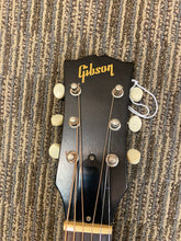 Load image into Gallery viewer, Gibson LG0 (1964) Acoustic Guitar
