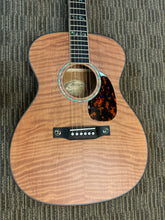 Load image into Gallery viewer, Larrivee OM-03 Redwood top!
