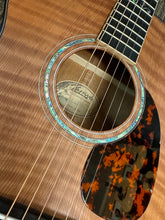 Load image into Gallery viewer, Larrivee OM-03 Redwood top!
