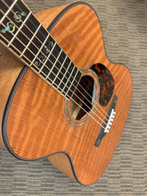 Load image into Gallery viewer, Larrivee OM-03 Redwood top!
