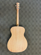 Load image into Gallery viewer, Larrivee OM-03 Redwood top!
