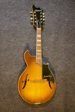 Load image into Gallery viewer, Harmony &quot;Batwing&quot; H425 Mandolin c. 1960s - Jakes Main Street Music

