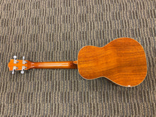 Load image into Gallery viewer, Mainland Tenor Gloss Ukulele &quot;used&quot;
