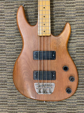 Load image into Gallery viewer, Peavey foundation bass Mahogany natural &quot;Used&quot;
