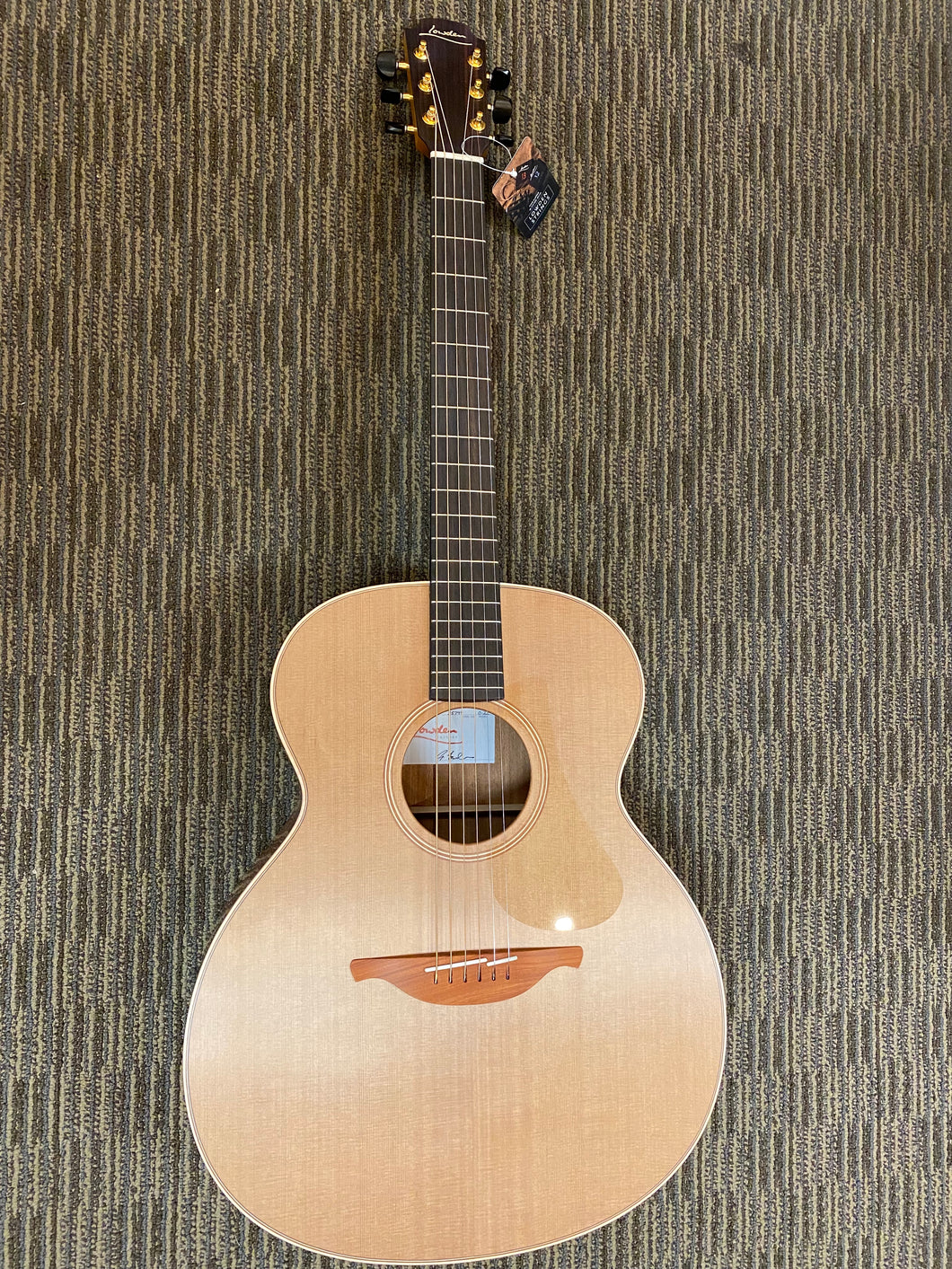 Lowden O-22 Cedar/Mahogany Guitar 
